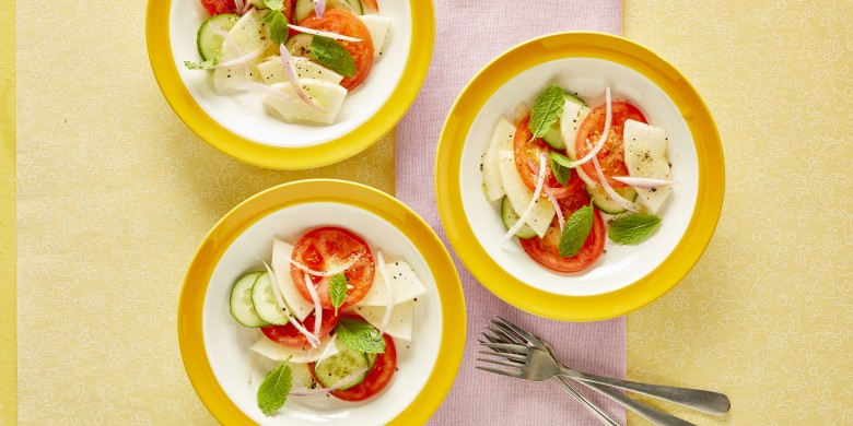 Tomaten-meloensalade met gember en munt