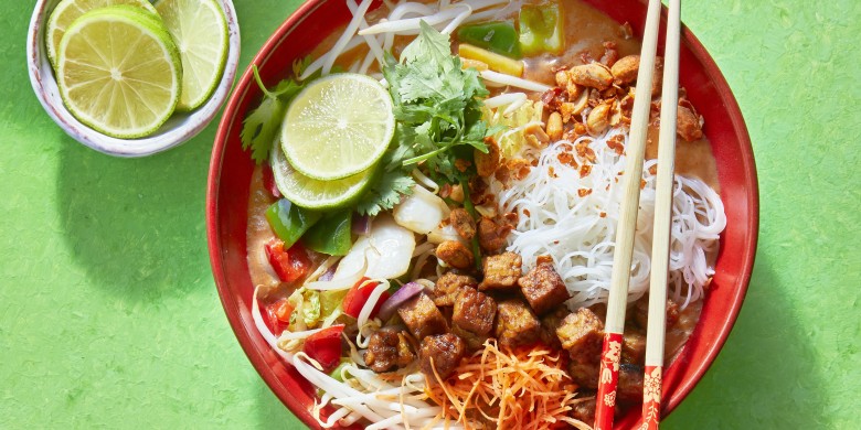 Pittige pinda-tempébowl met mihoen