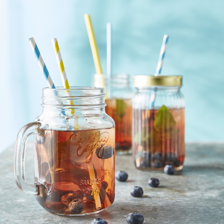 Bosvruchten-ijsthee met basilicum