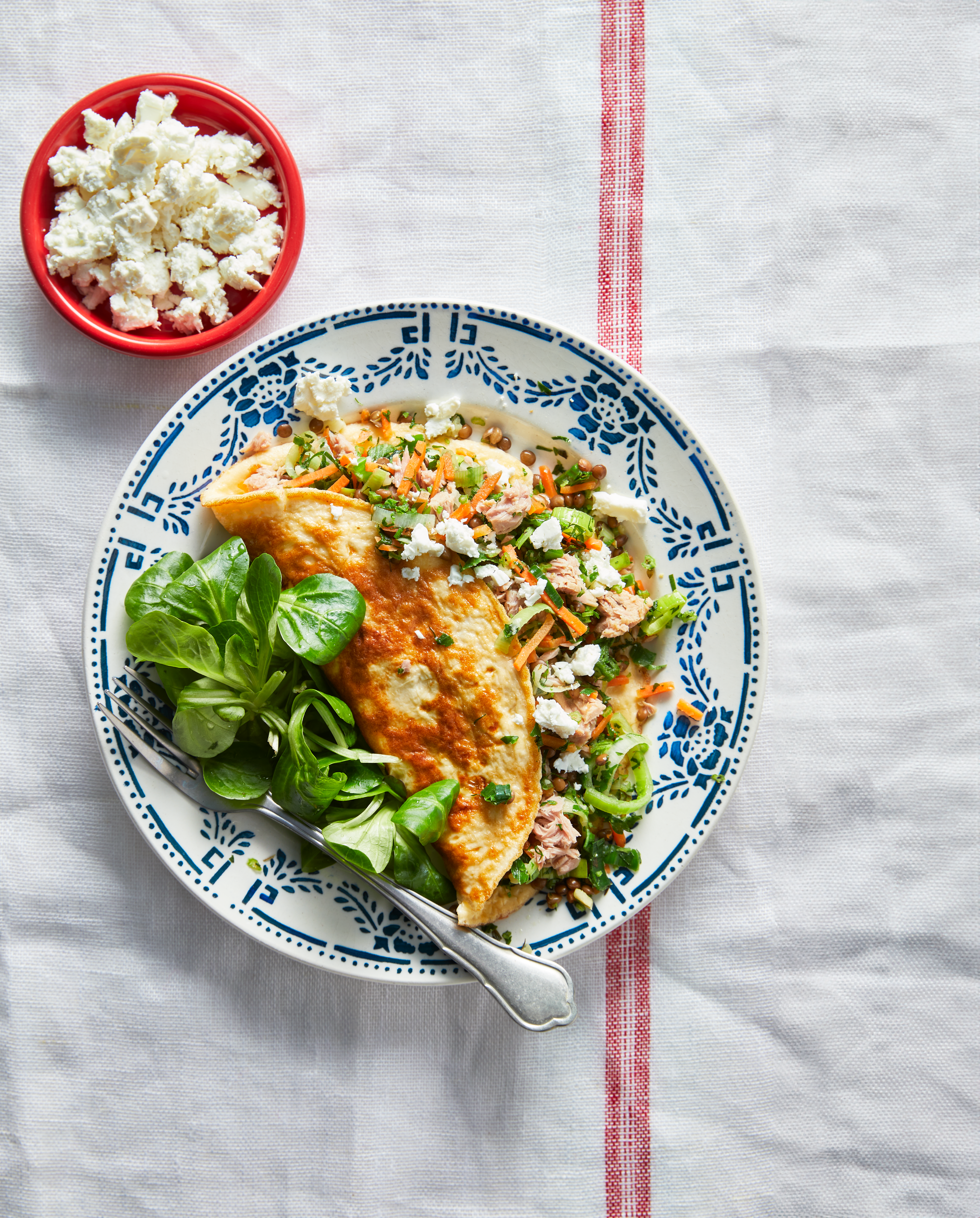 Omelet met tonijn, crème fraiche & veldsla