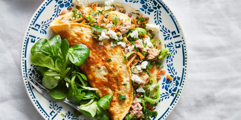 Omelet met tonijn, crème fraiche & veldsla 