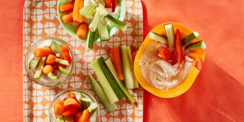 Groentefrietjes met hummusdip