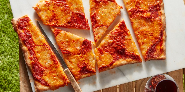 Pizza XXL arrabbiata met buffelmozzarella