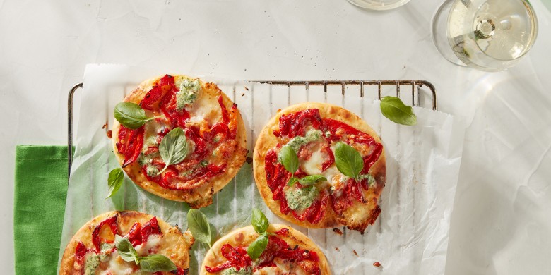 Pizzettes met gegrilde paprika en basilicum-aioli