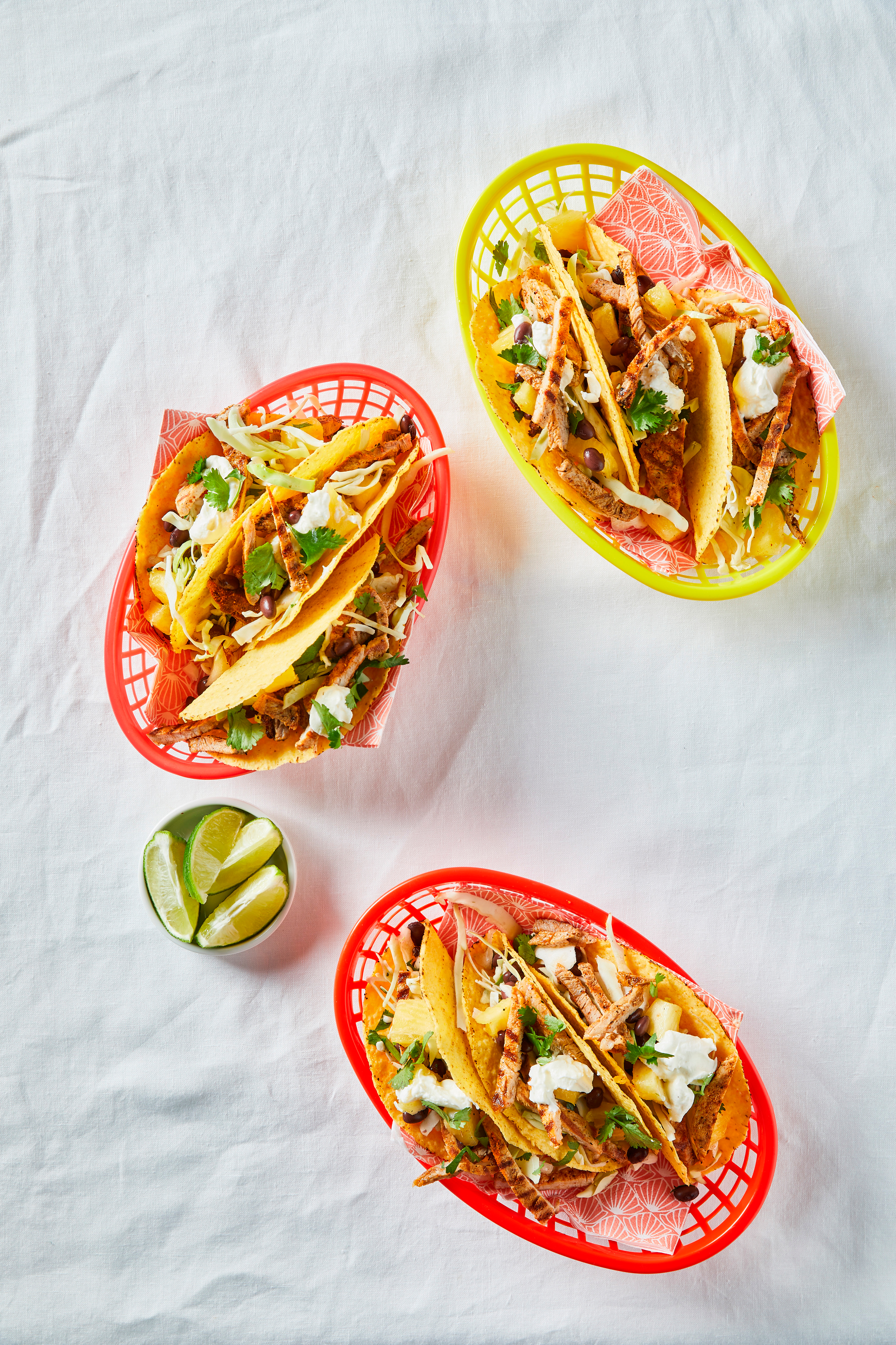 Taco's met gegrilde filetlapjes en ananas