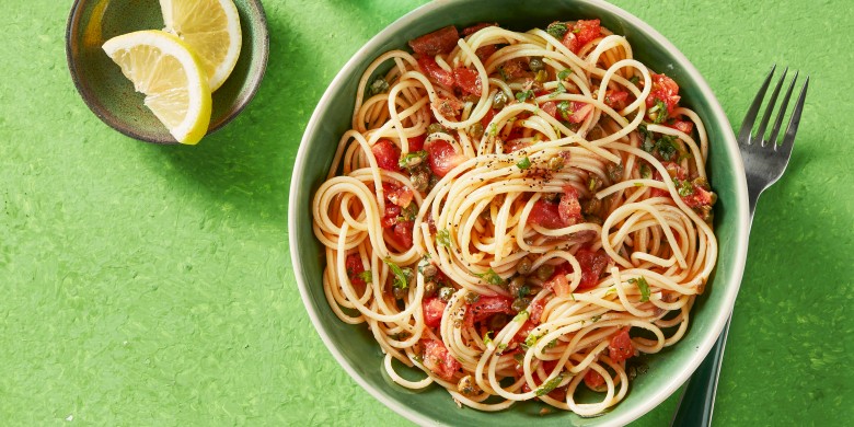 Spaghetti met tomaat, ansjovis en kappertjes