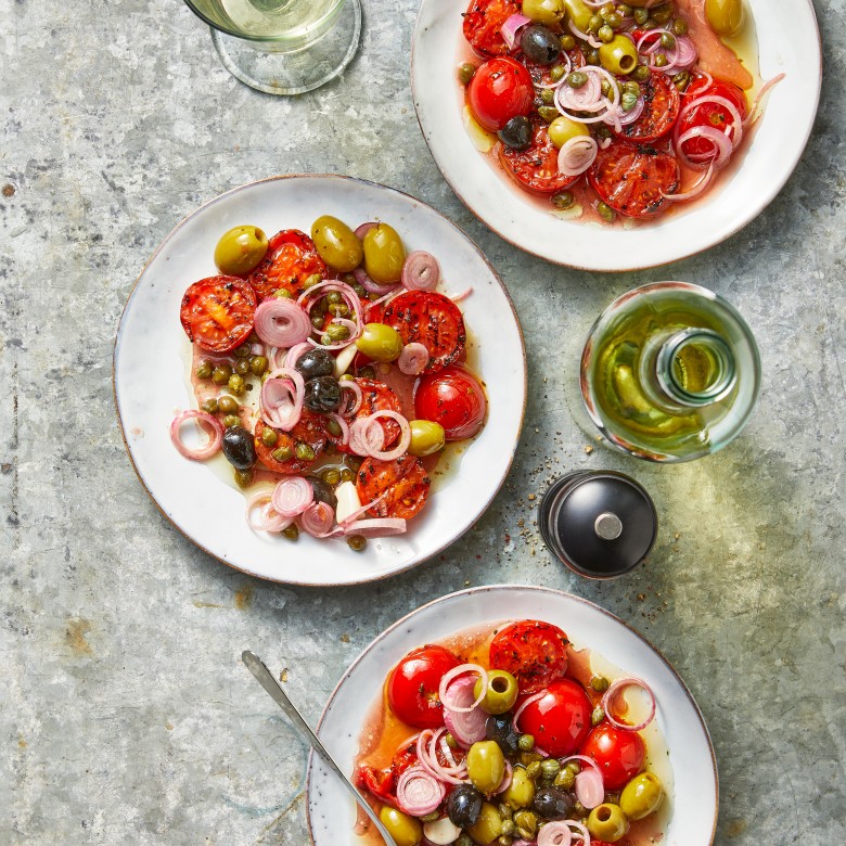 Gegrilde tomatensalade met olijven en sjalot