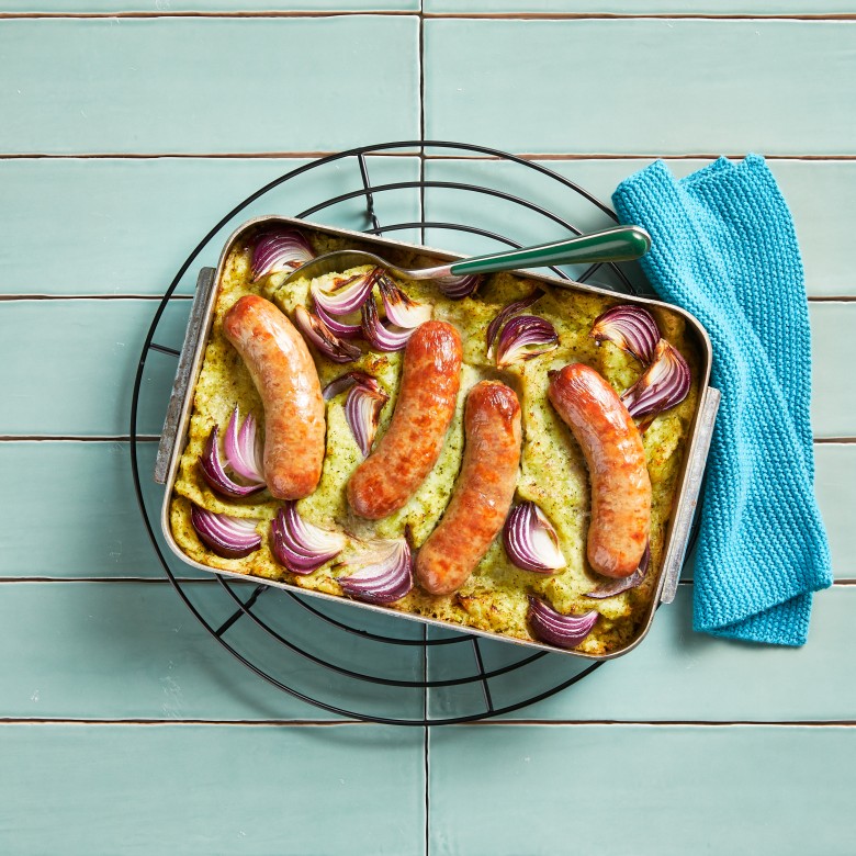 Ovenschotel met broccolipuree en saucijs