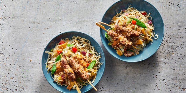 Gehaktsaté met pindasaus en mie