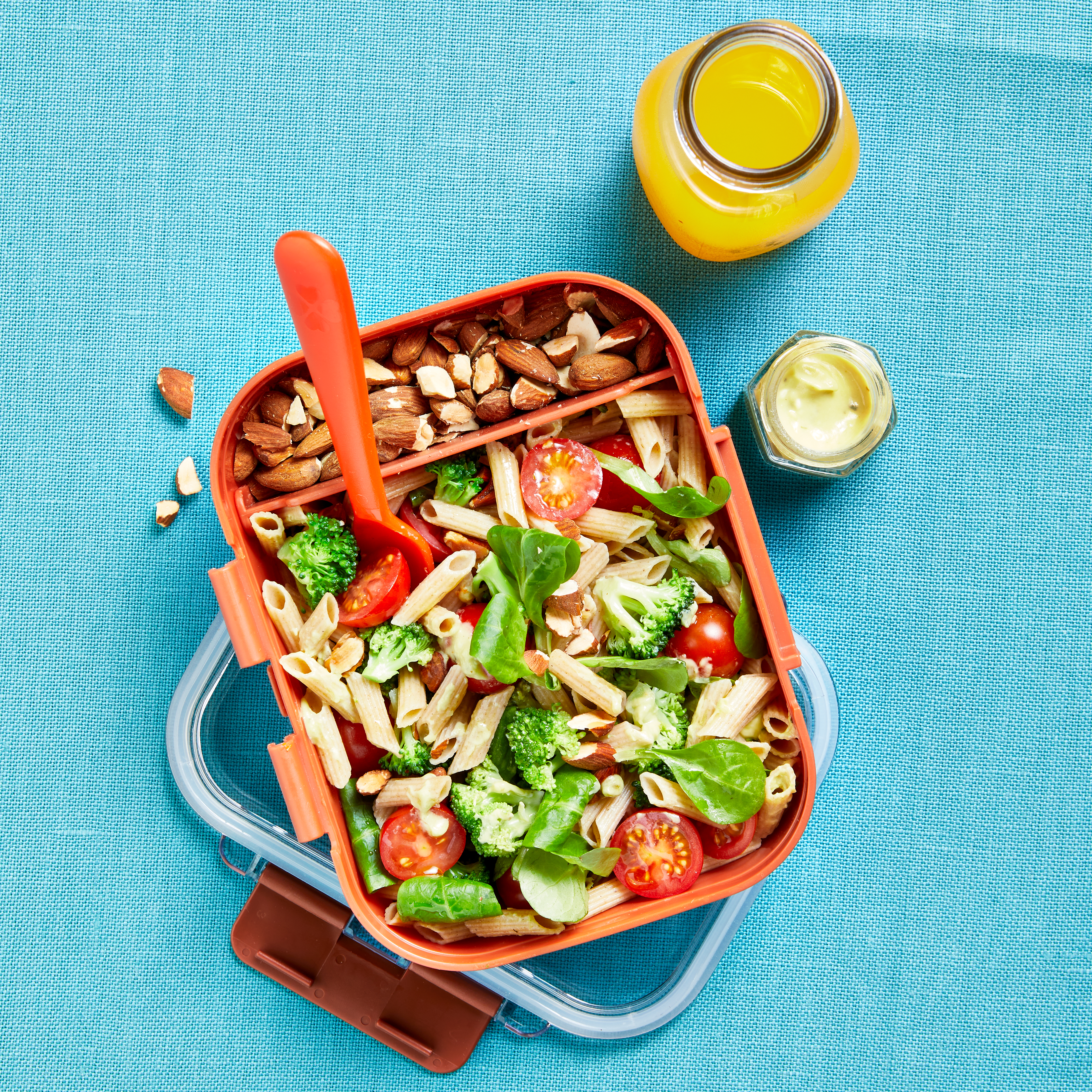 Pastasalade met broccoli en avocadodressing