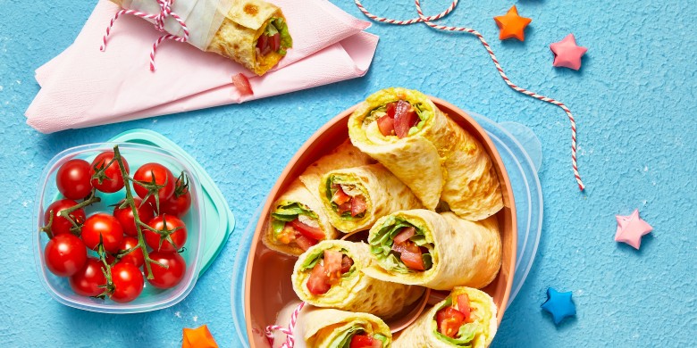 Omeletwraps met pompoenhummus en tomaat