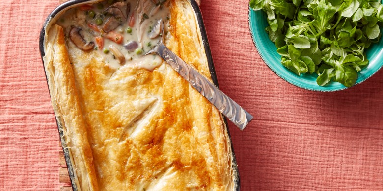 Ragout van kippenbouten met bladerdeegdakje