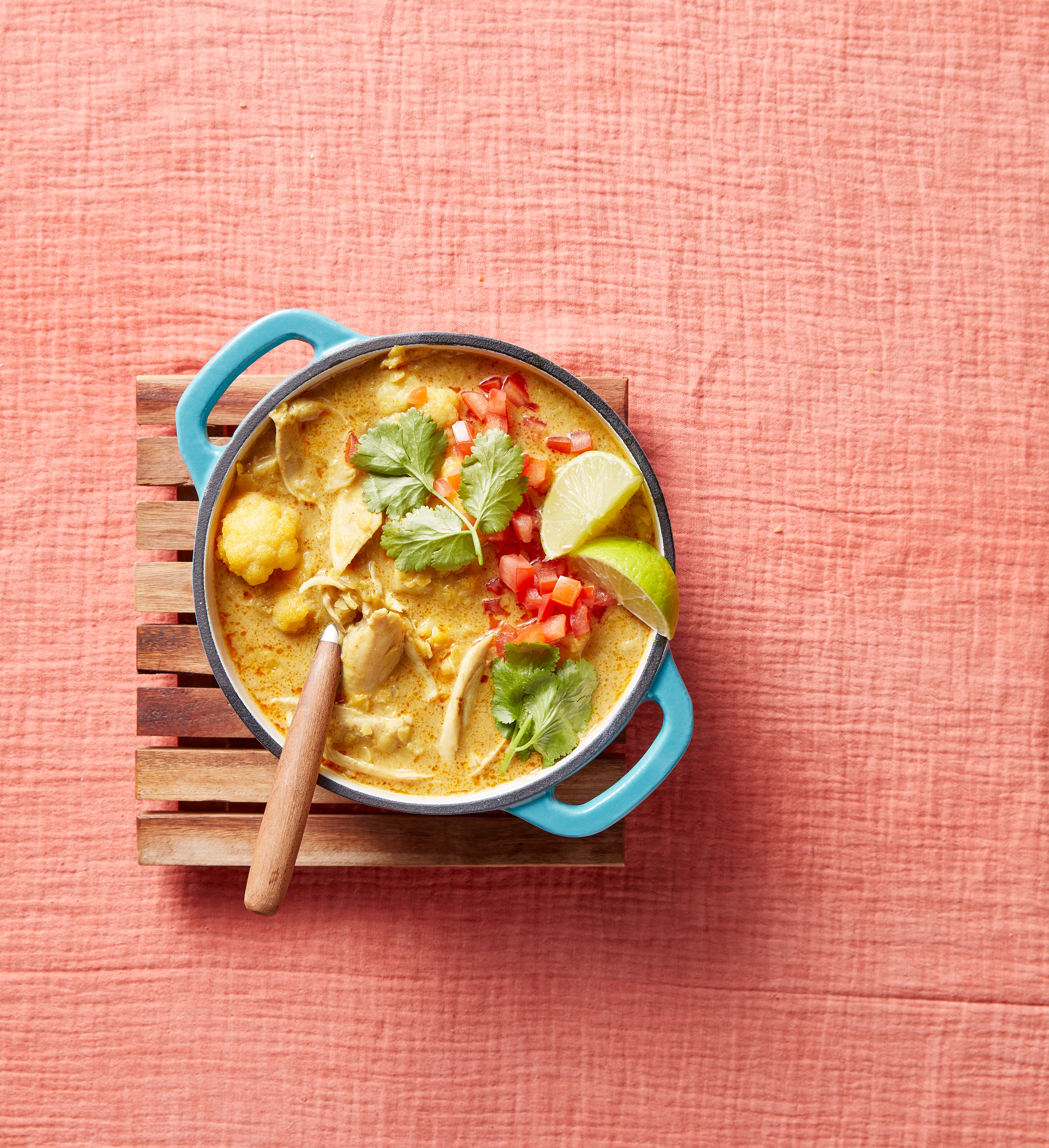 Gele linzencurry met kip en bloemkool