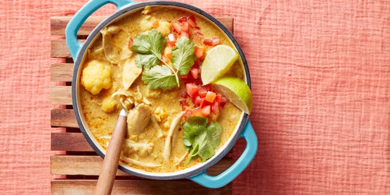 Gele linzencurry met kip en bloemkool