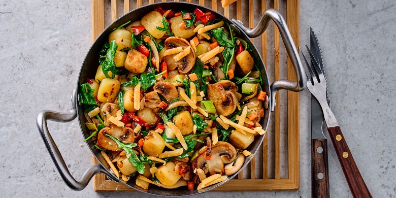 Aardappel-groentepannetje met oude kaas