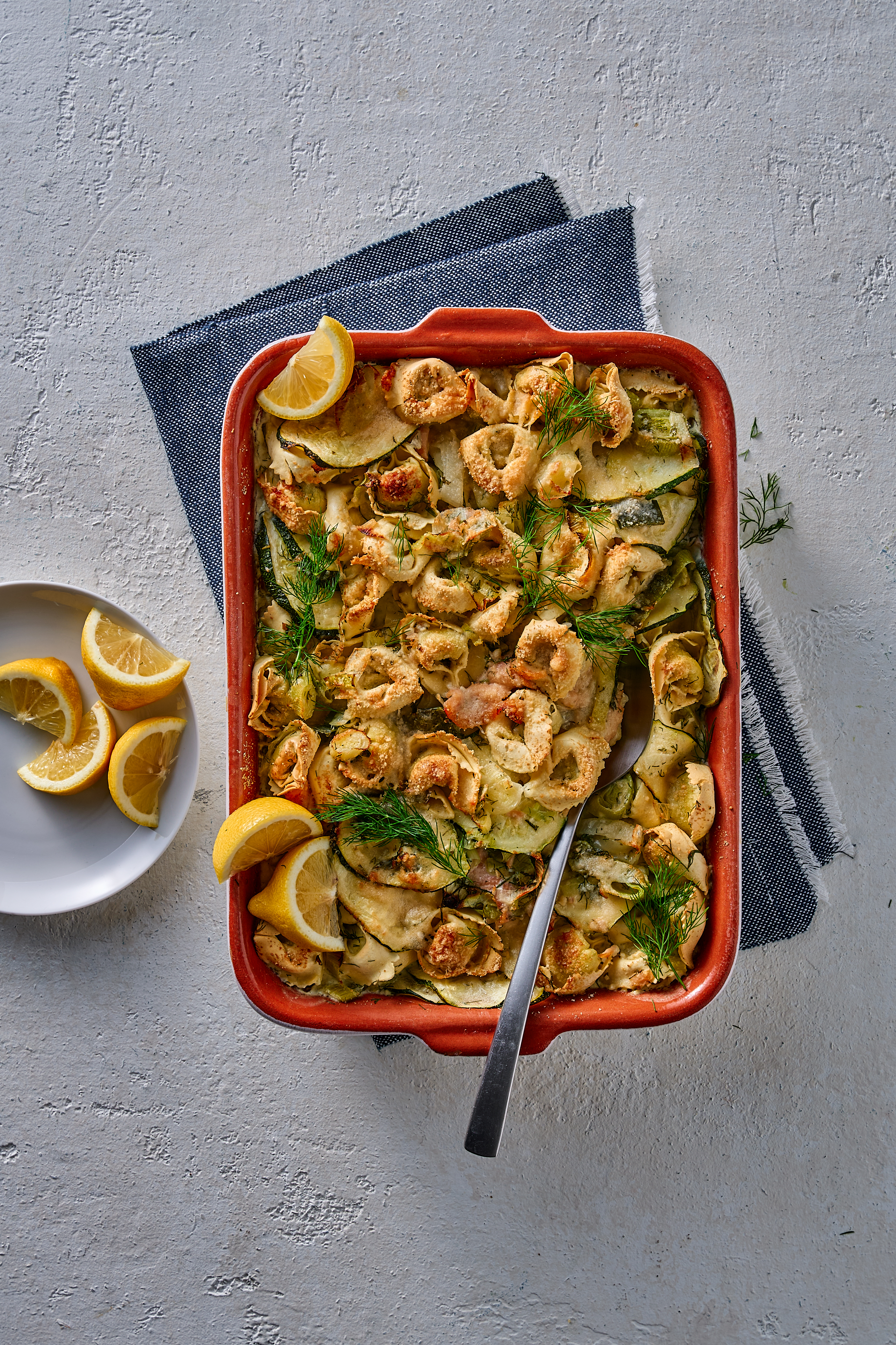 Pasta-ovenschotel met zalm en prei