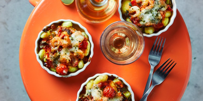 Gegratineerde gnocchi met knoflookgarnalen