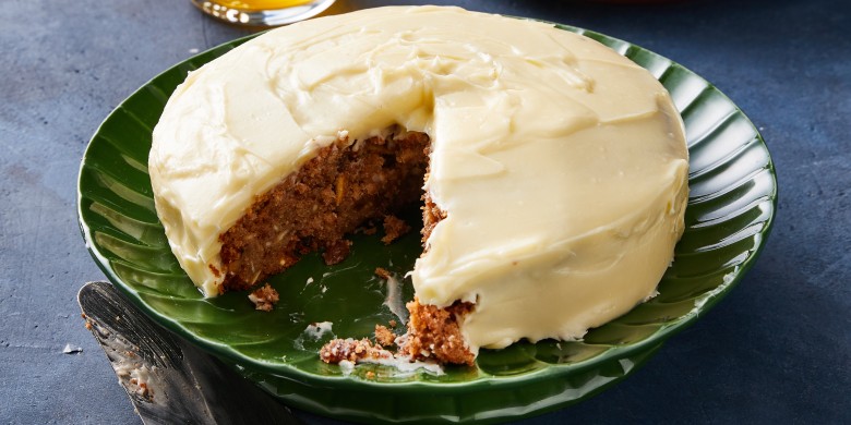 Pastinaaktaart met vanillefrosting