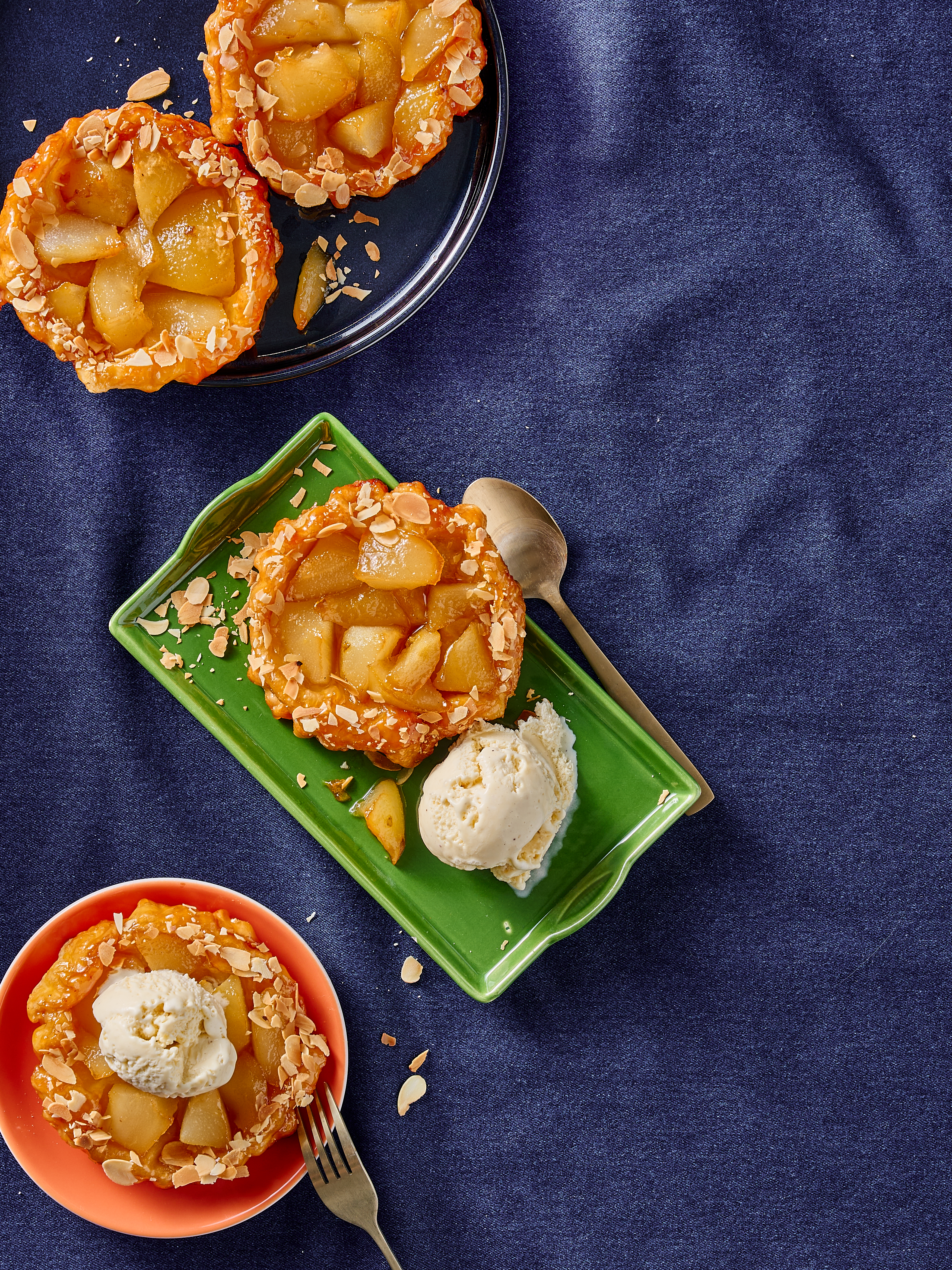 Mini-tarte tatin met peer en amandel