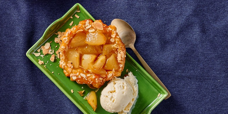 Mini-tarte tatin met peer en amandel