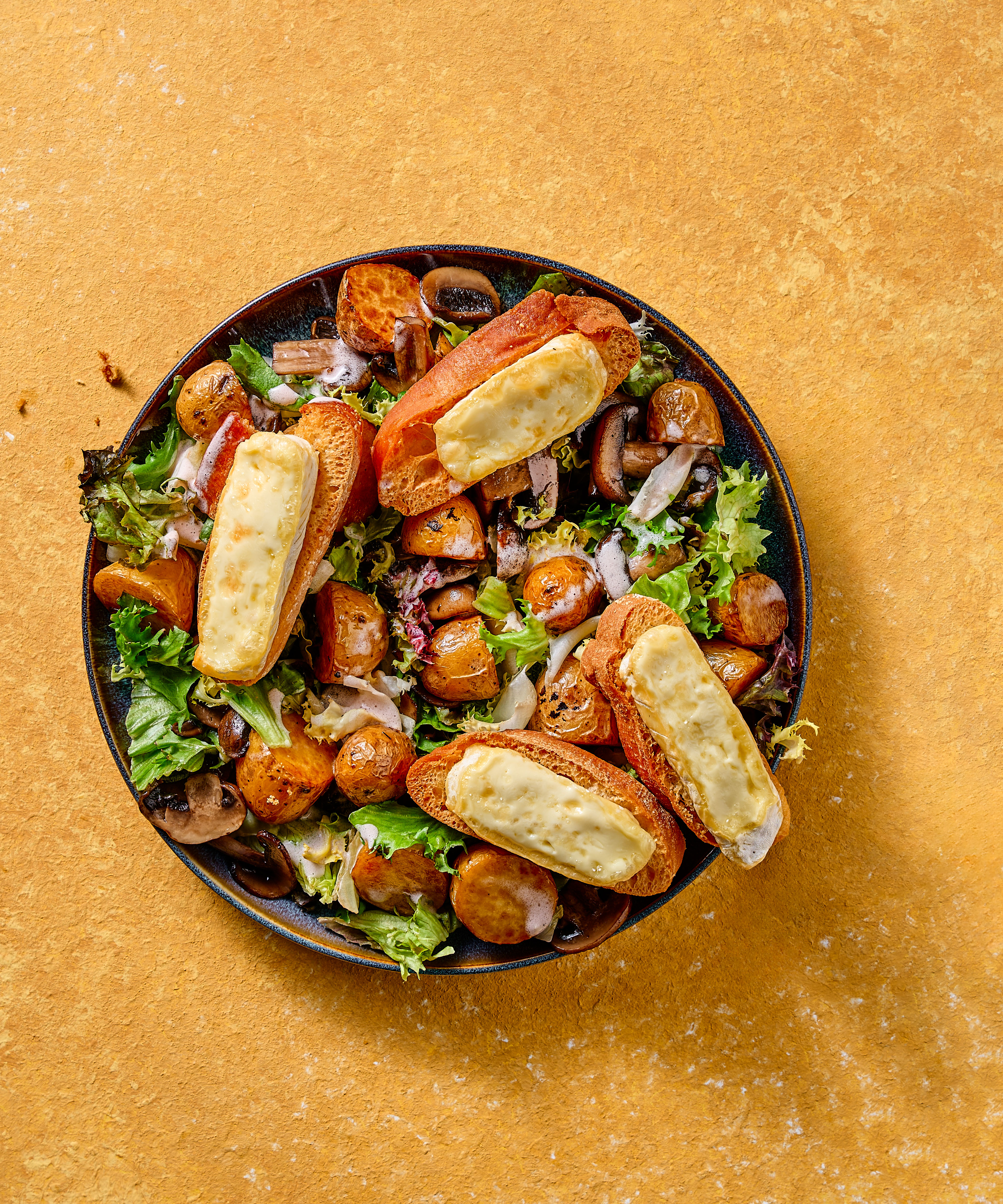 Herfstsalade met krieltjes en brietoast