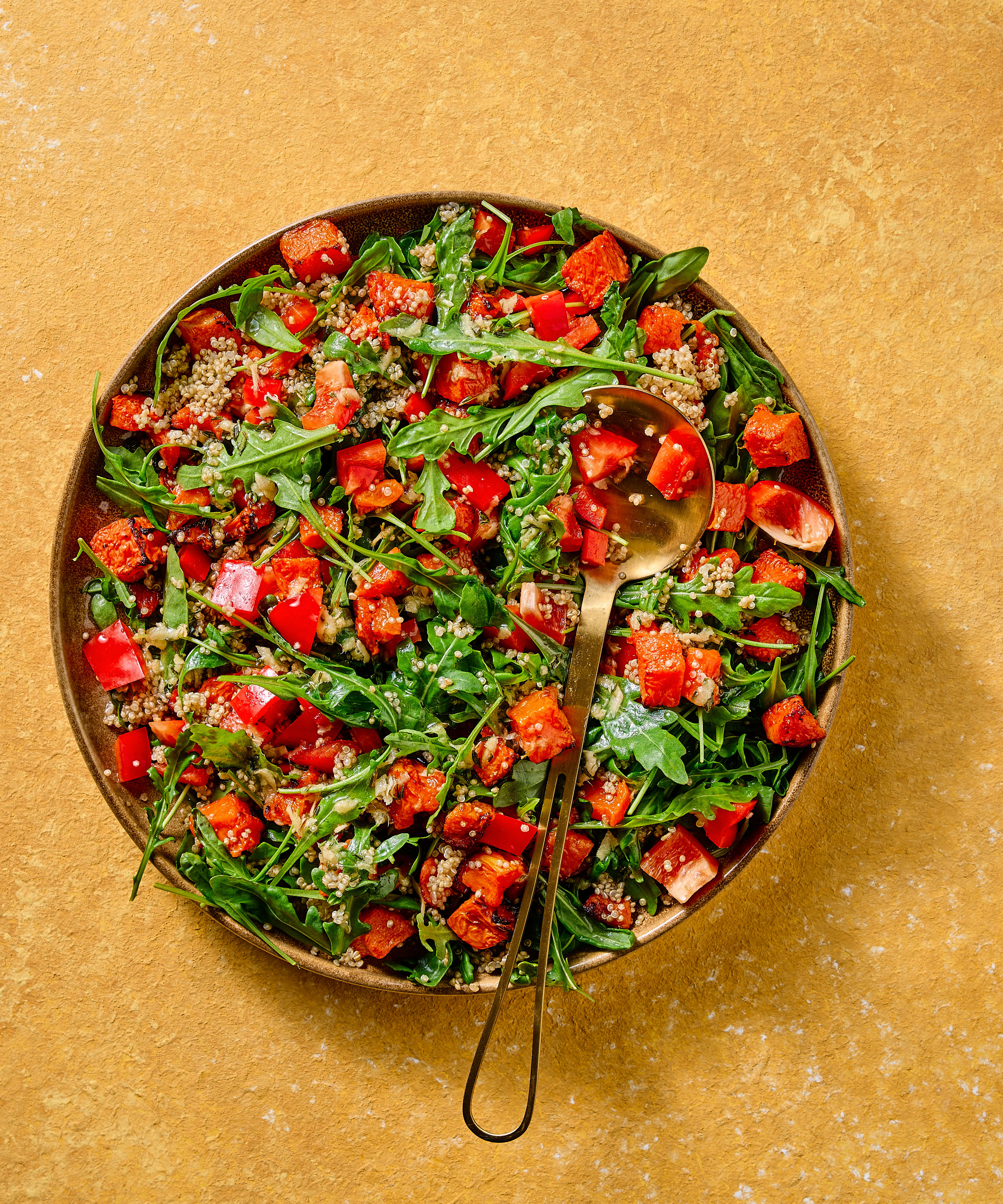 Geroosterde pompoensalade met gemberdressing