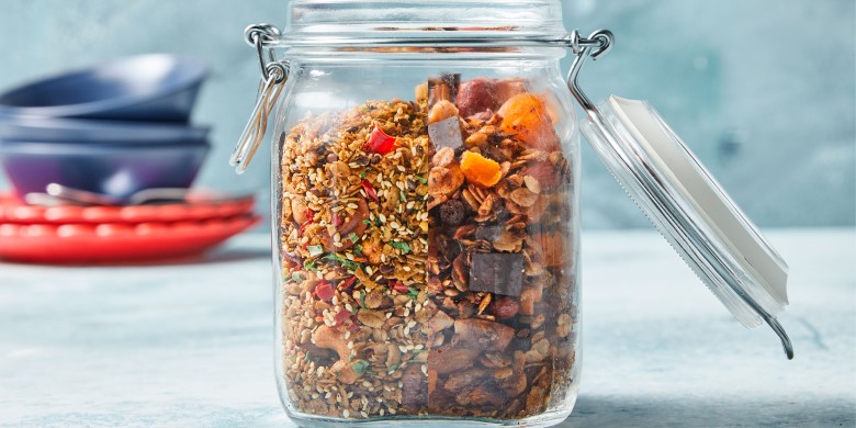 Granola met chocolade en abrikozen