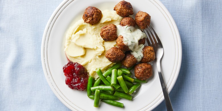 Zweedse gehaktballetjes met puree en cranberry