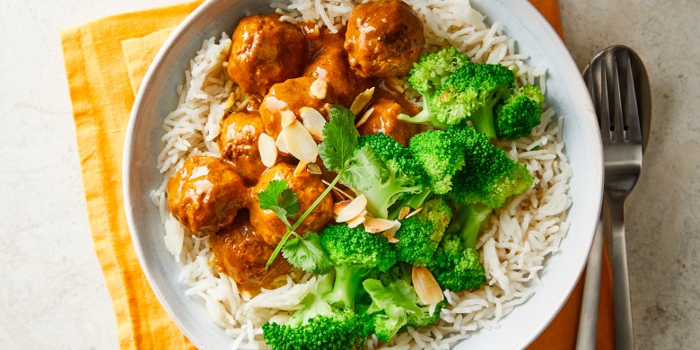 Indiase vegacurry met balletjes en broccoli