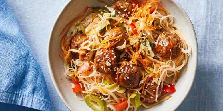 Noedelbowl met vegaballetjes