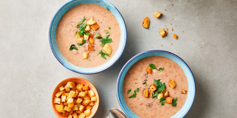 Bruinebonensoep met knoflookcroutons