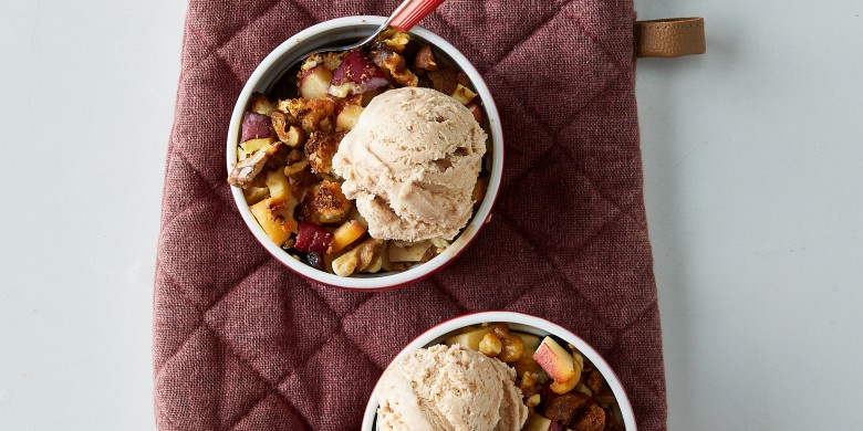 Appel-kruidnoten crumble met ijs