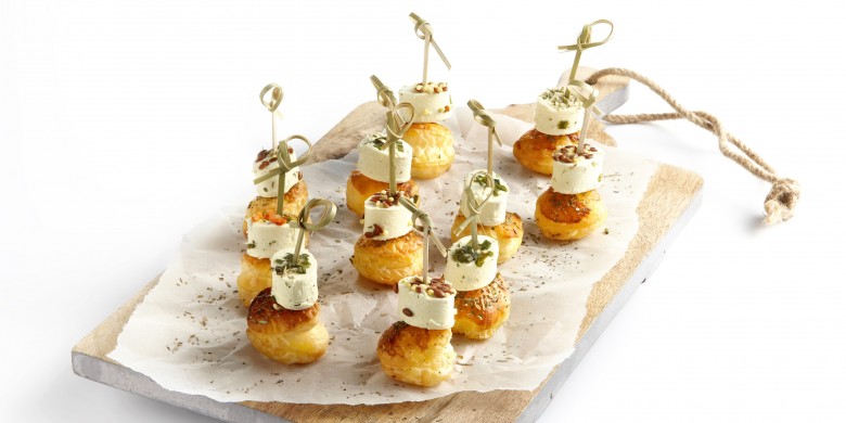 Paturain minikaasjes met pesto op bladerdeeg