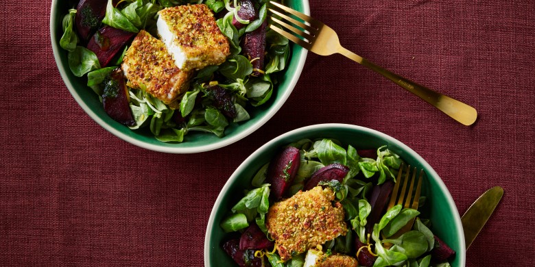 Gebakken feta met pistachekorst en geroosterde bietjes 