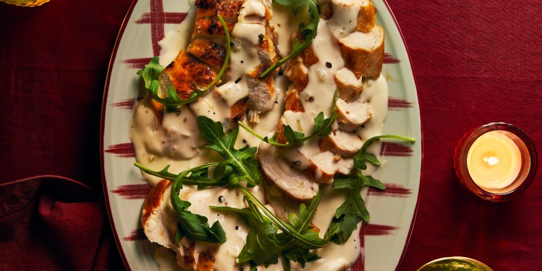 Kalkoenfilet met roomsaus en rucola