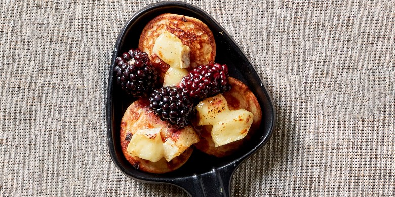 Poffertjes met brie en bramen