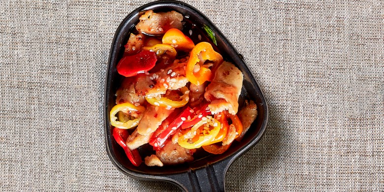 Vegakip met zoete chili en paprika