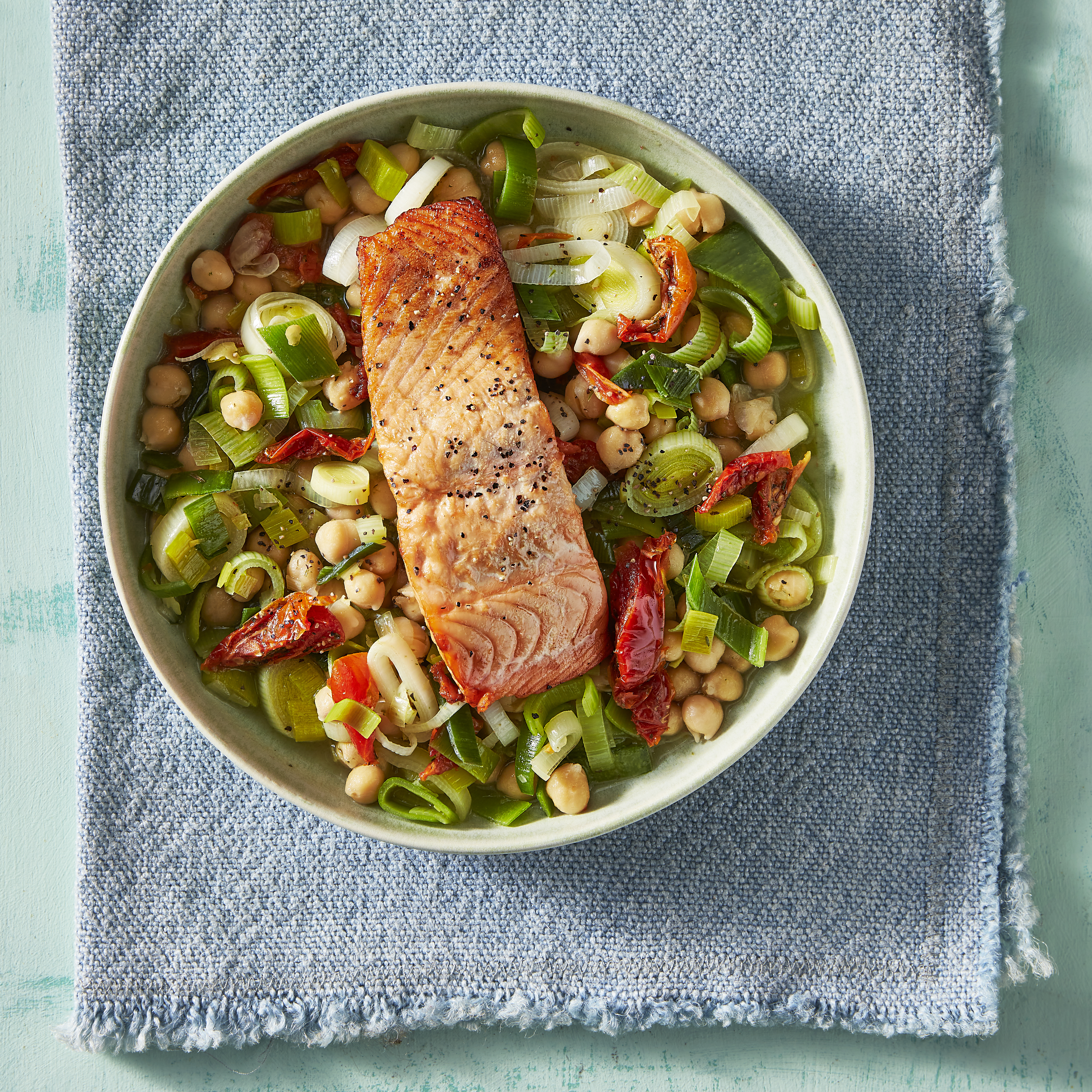 Zalm uit de oven met gestoofde prei