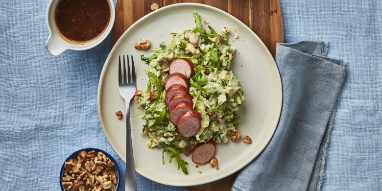 Andijviestamppot met rucola, walnoten en rookworst