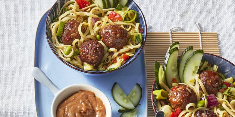 Pittige gehaktballen met gebakken mie