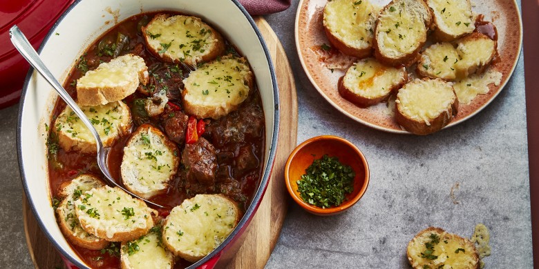 XL-goulash met kaascroutons