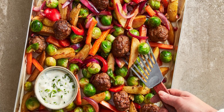 Gehaktballetjes-traybake met aioli