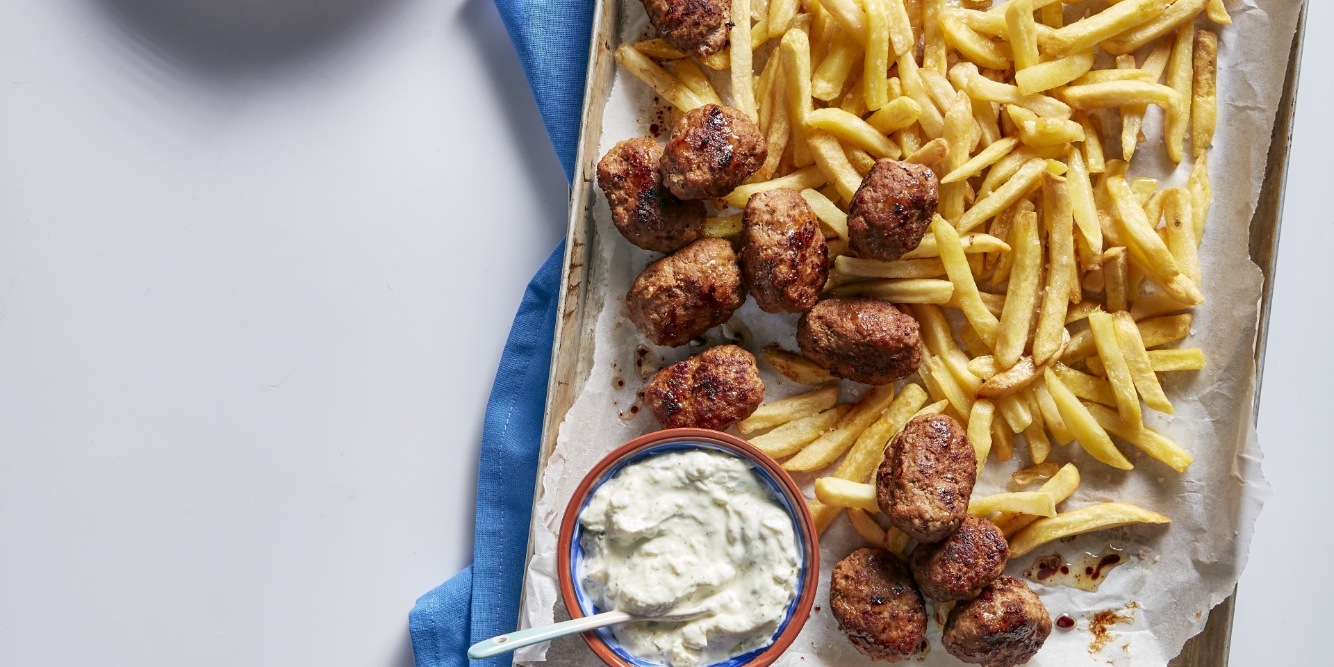 Keftedes met frites en salade