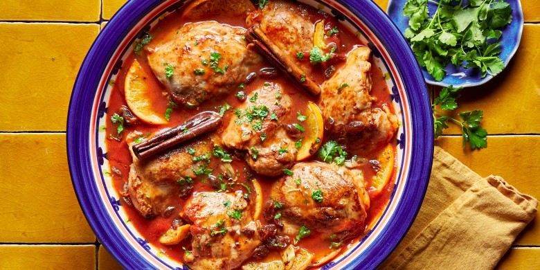 Kiptajine met rozijnen en sinaasappel