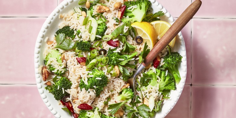 Broccoli-rijstsalade met noten 