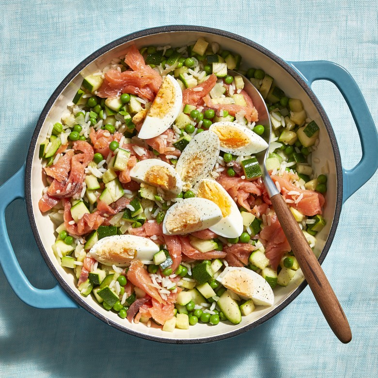 Lenterijstschotel met gerookte zalm en ei