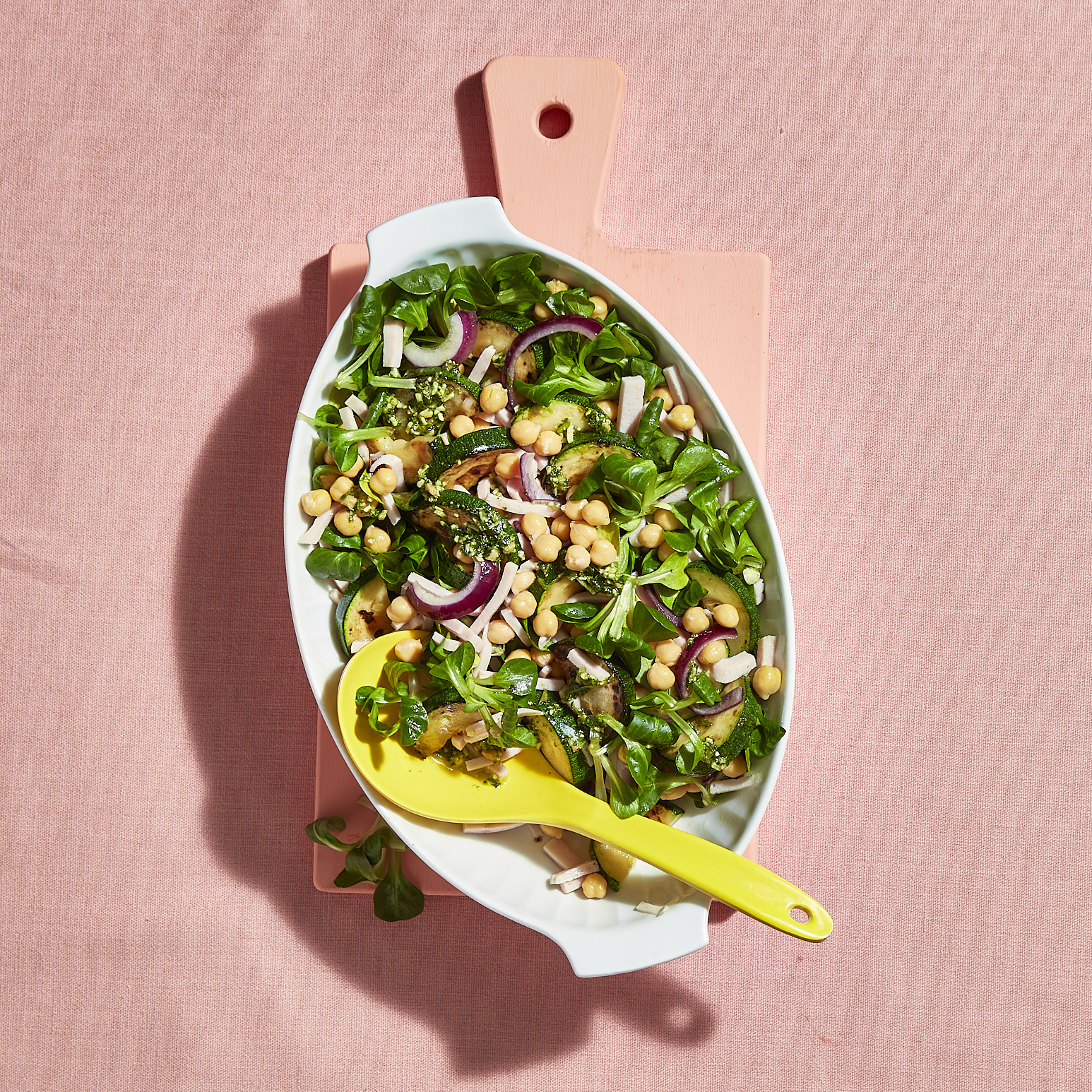 Kikkererwtensalade met kip en courgette