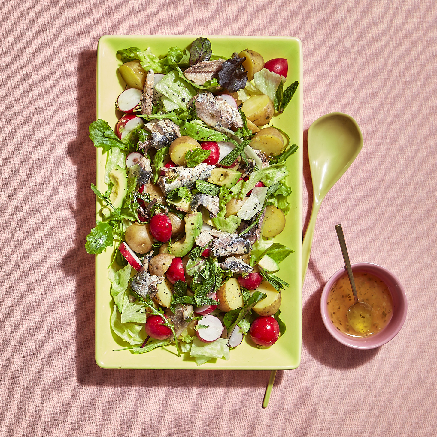 Salade met kriel, avocado en sardines