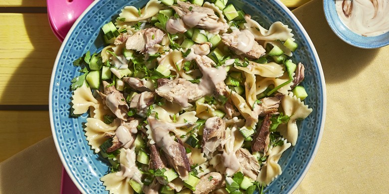 Pastasalade met makreel en komkommer