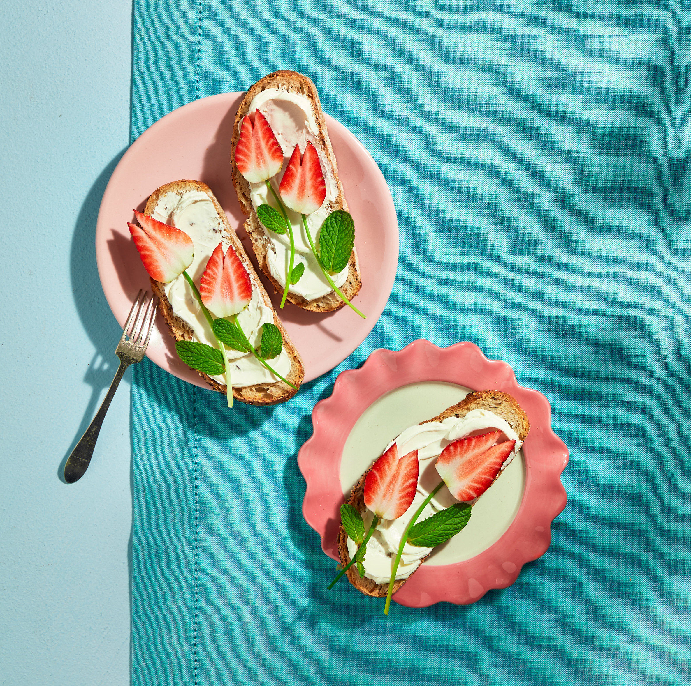 Aardbeientulpen op brood